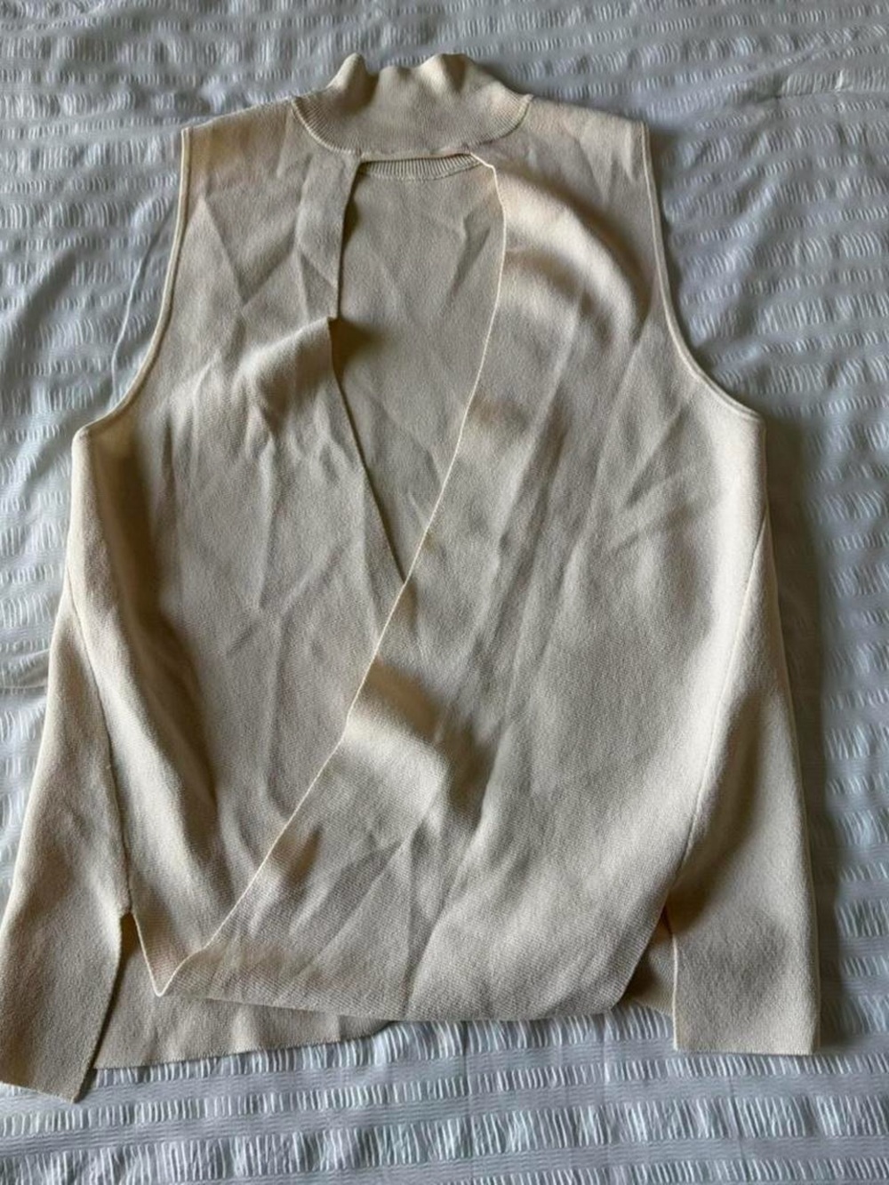 Sleeveless Cream Keyhole Back Top